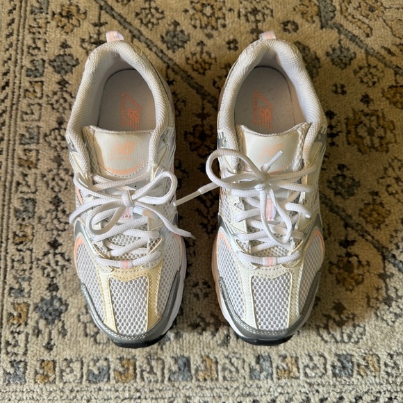 New Balance 530 - Picture 5 of 12